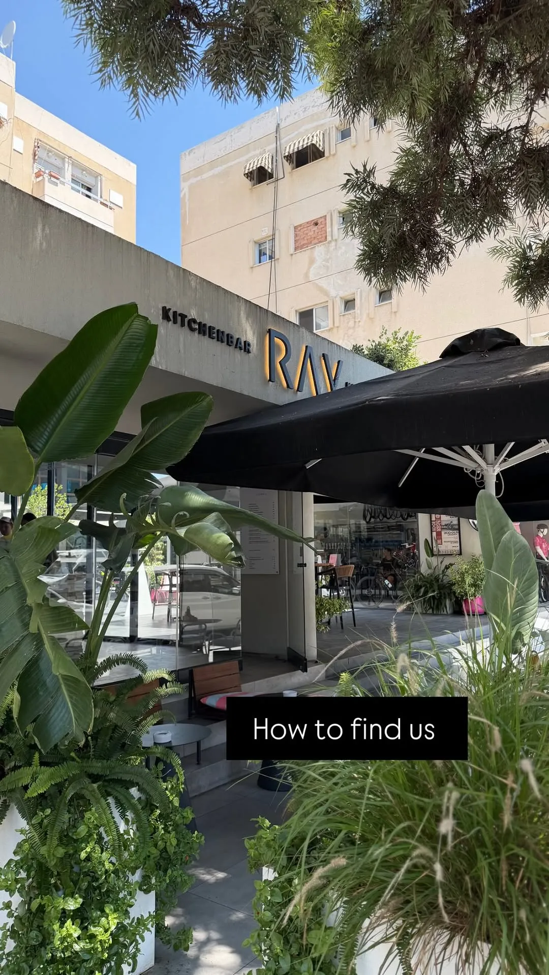 Вход в комплекс River Plaza в Гермасое, где находится студия MyFit EMS